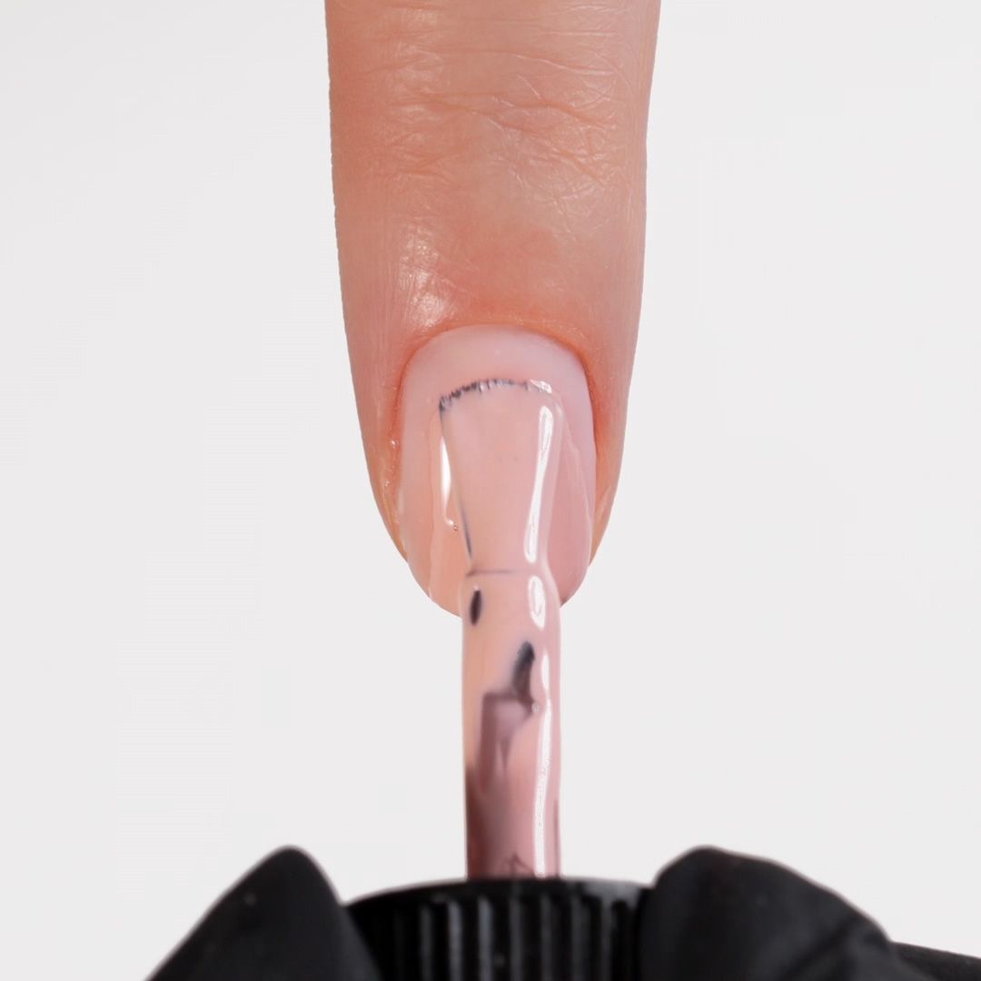 Application de Vernis semi-permanent SP519 Top Model