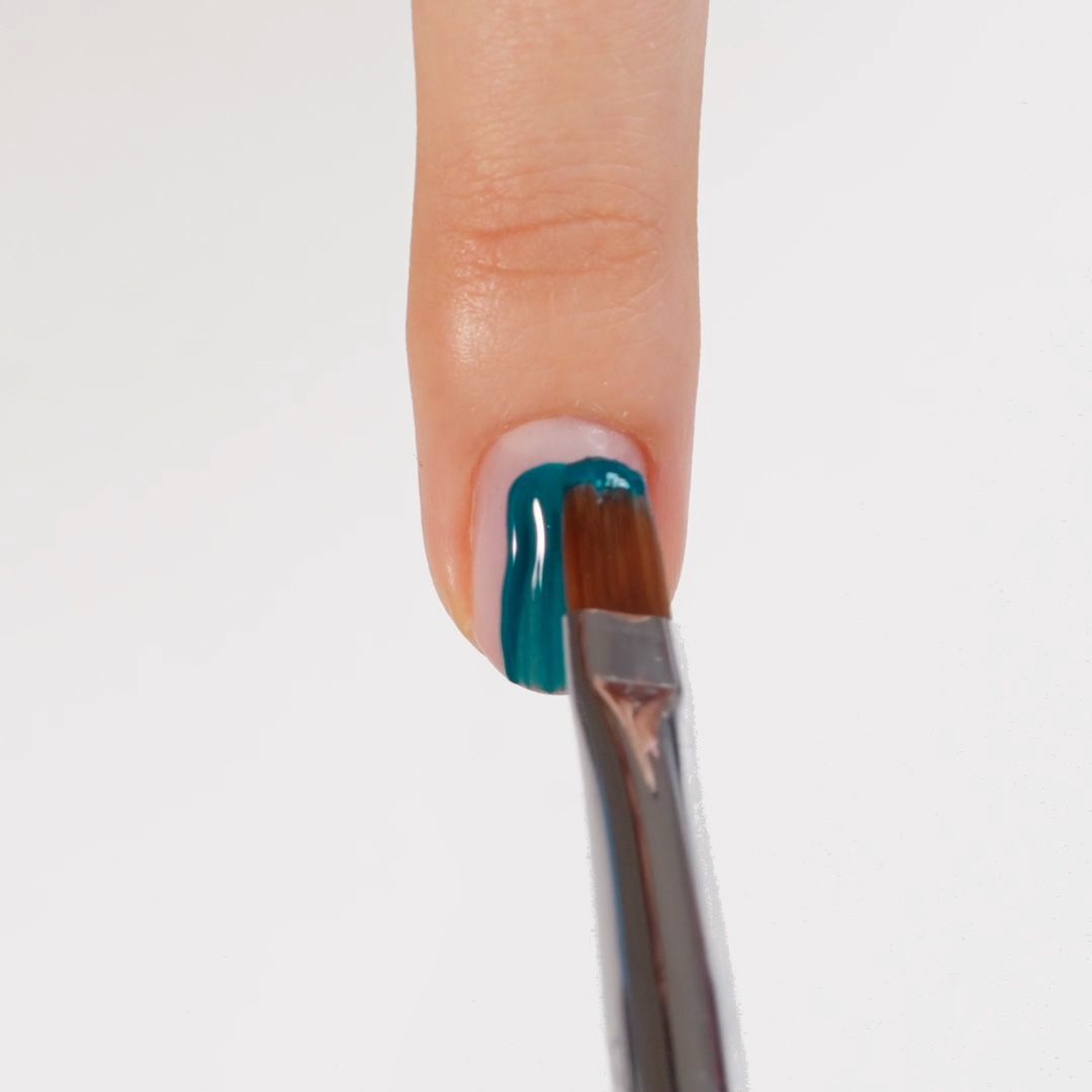 Application de Gel couleur C54 Dafne