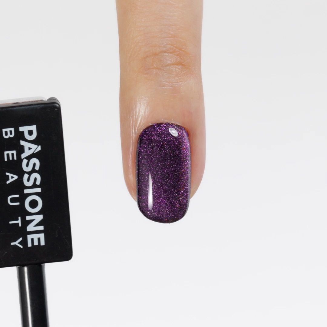 Application de Vernis semi-permanent VS151 Violet 5D Cat's Eyes
