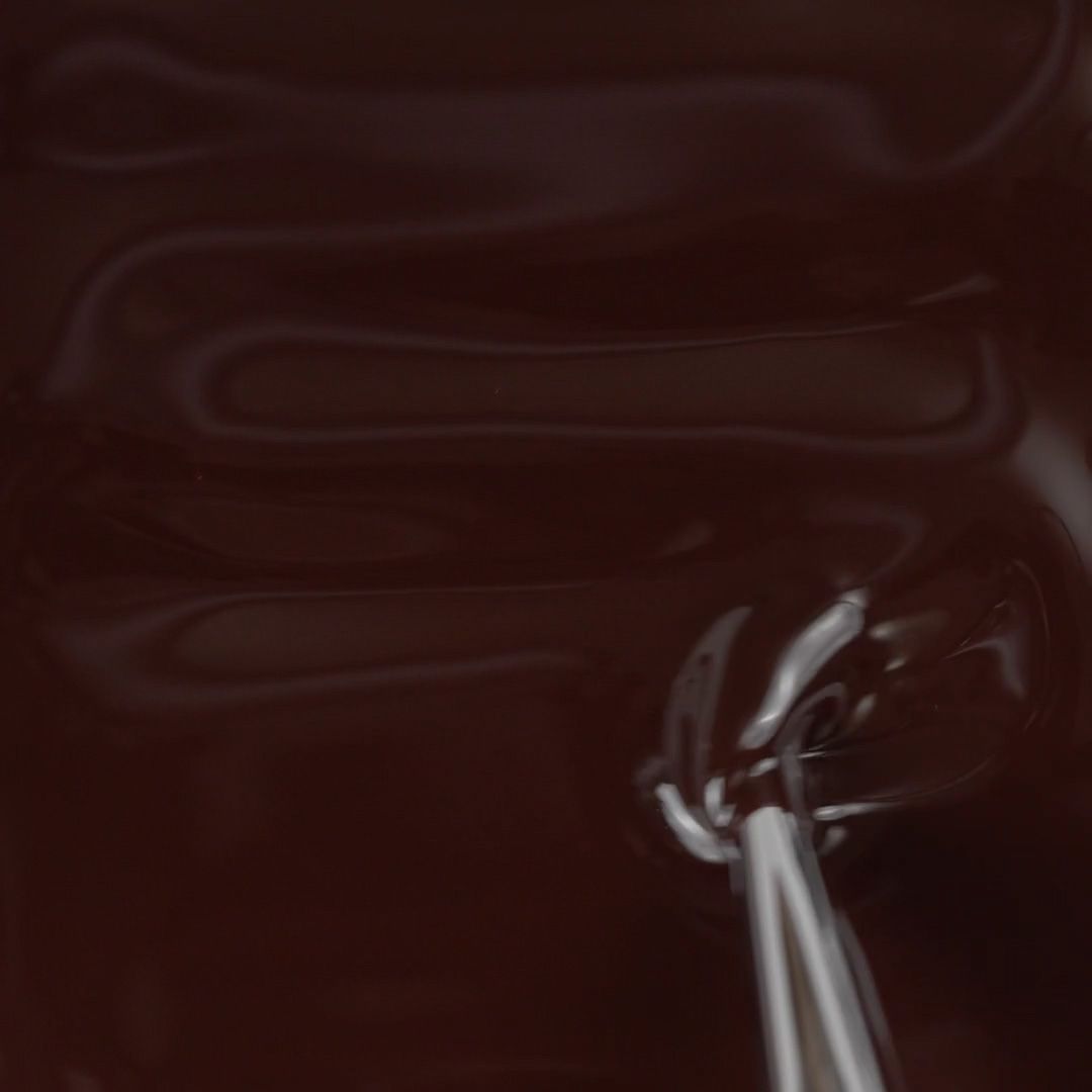 Aplicación de Esmalte Semipermanente SPF69 Cacao