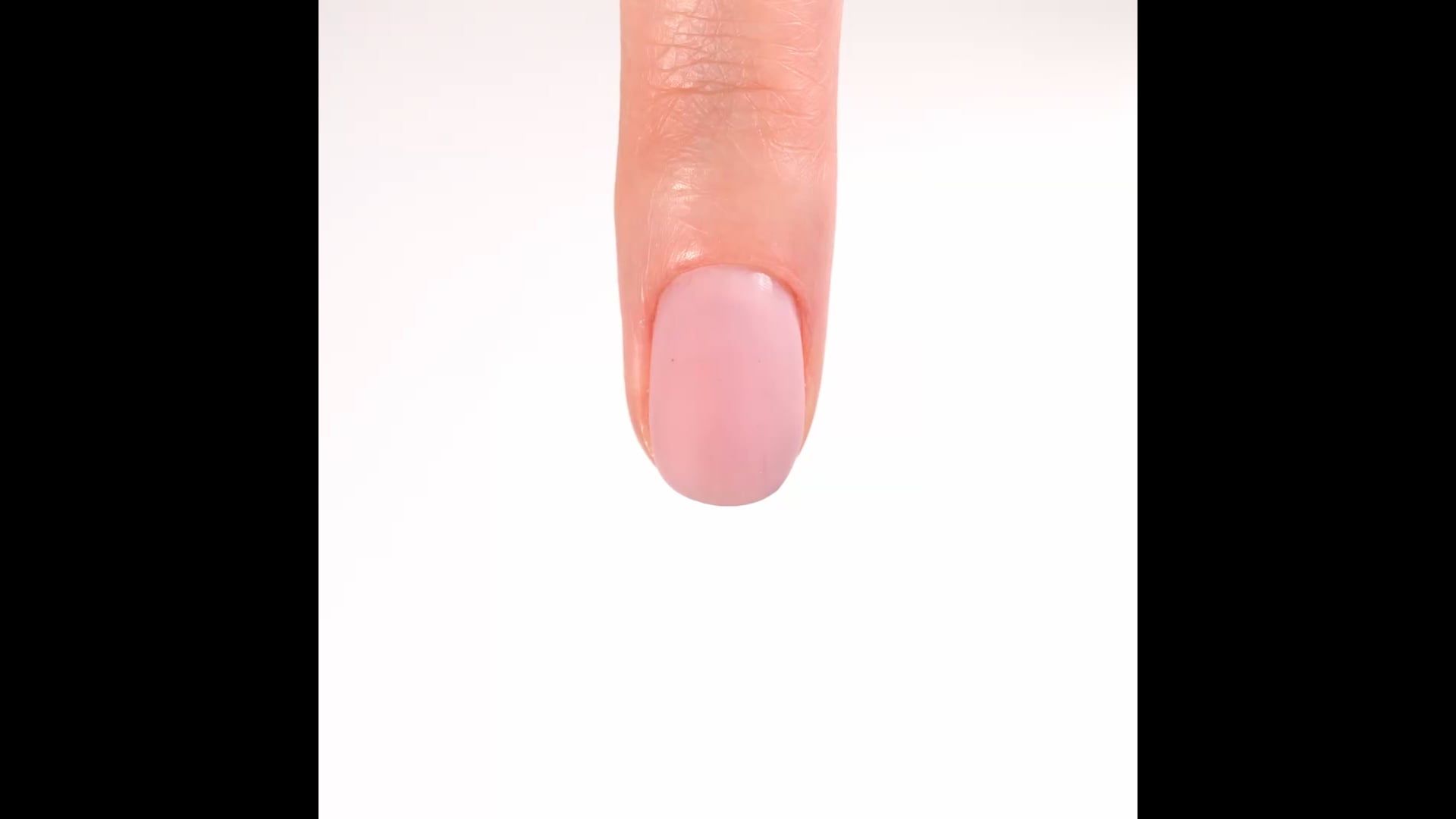 Application de Vernis semi-permanent SP588 Rebel Plum