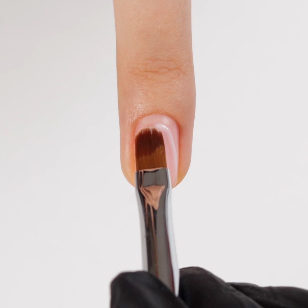 Application de Gel Couleur C158 Milky Rose