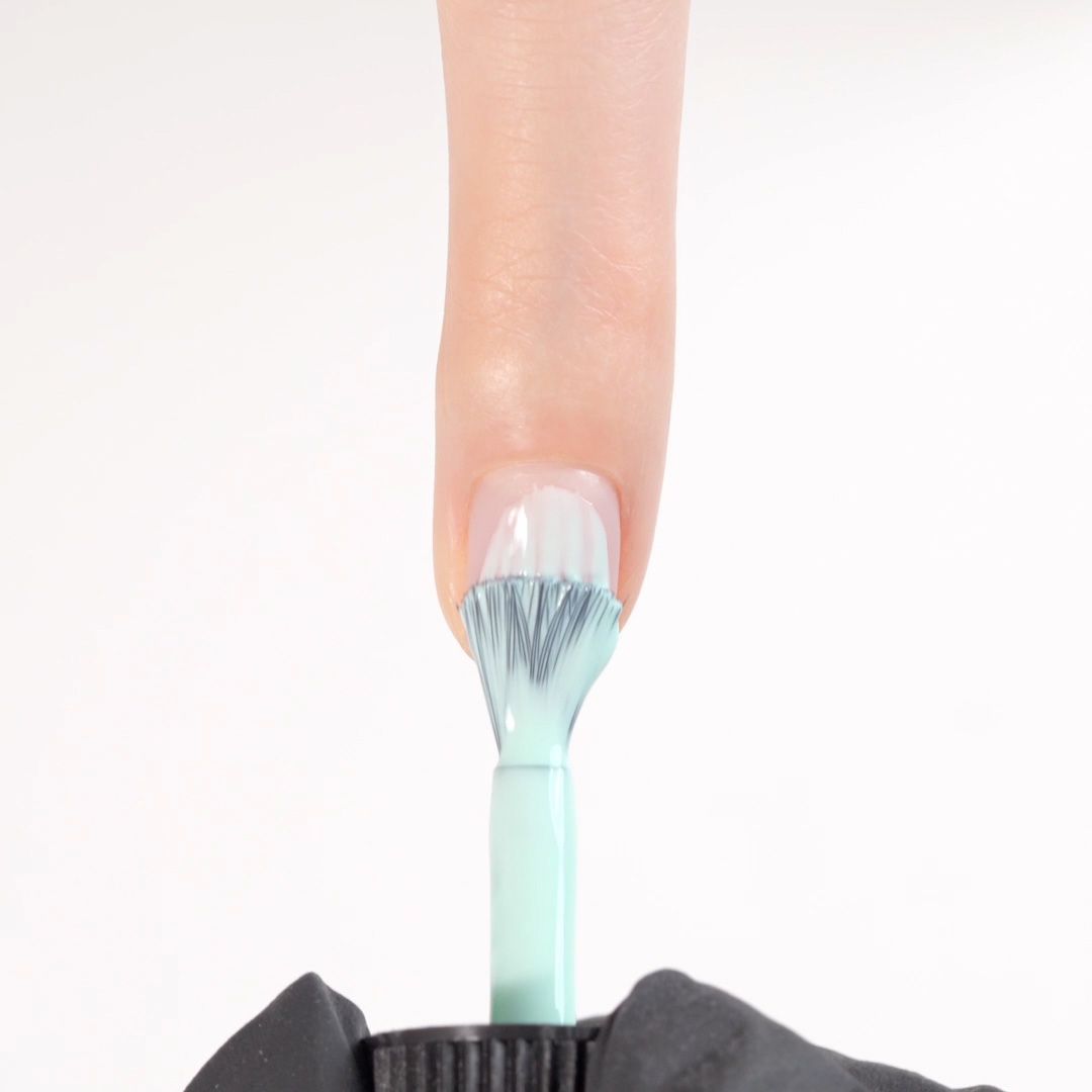 Anwendung von UV Nagellack NL177 Mint Cream