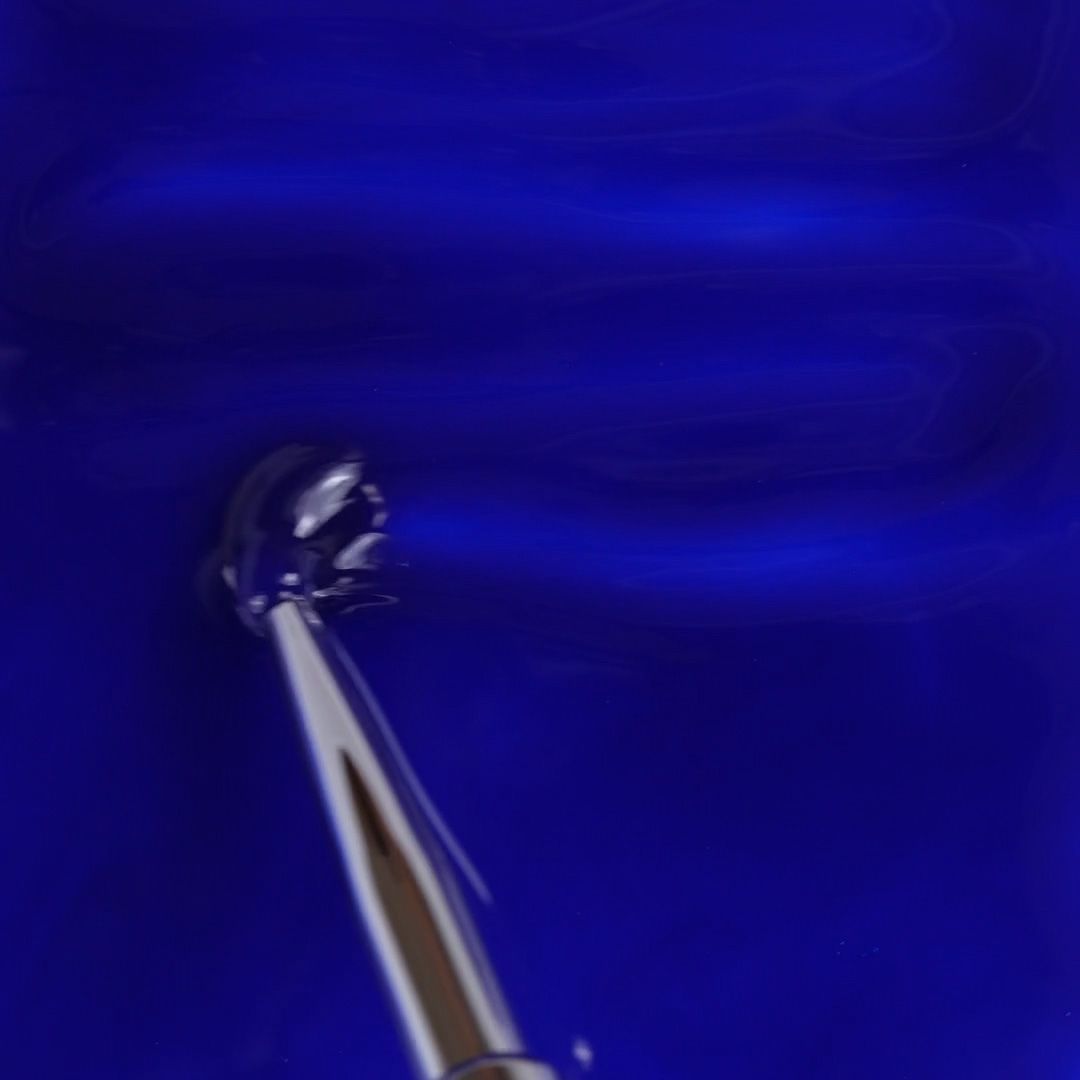 Aplicación de Esmalte Semipermanente EPC23 Infinite Blue