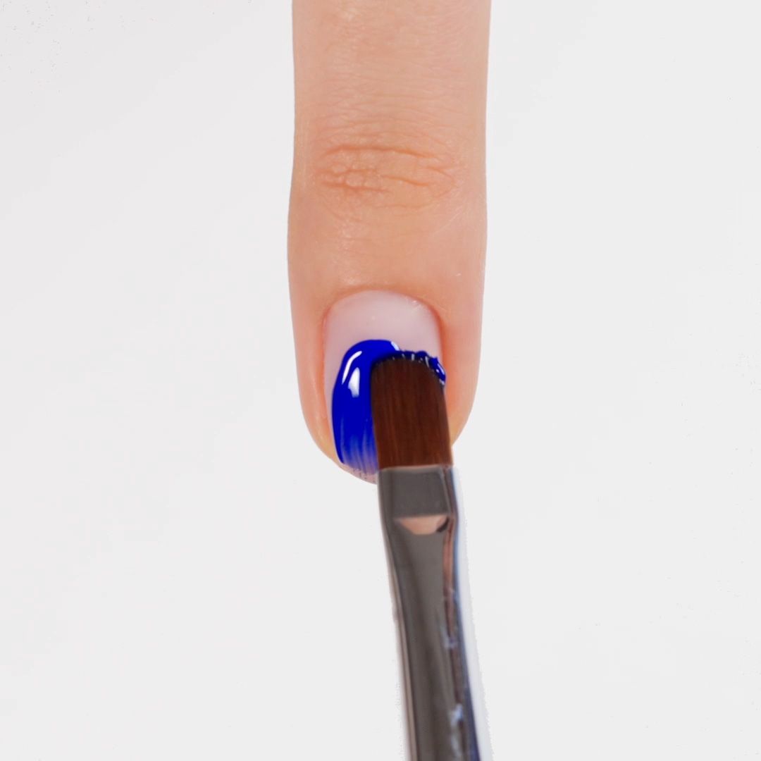 Application de Gel Couleur C23 Infinite blue