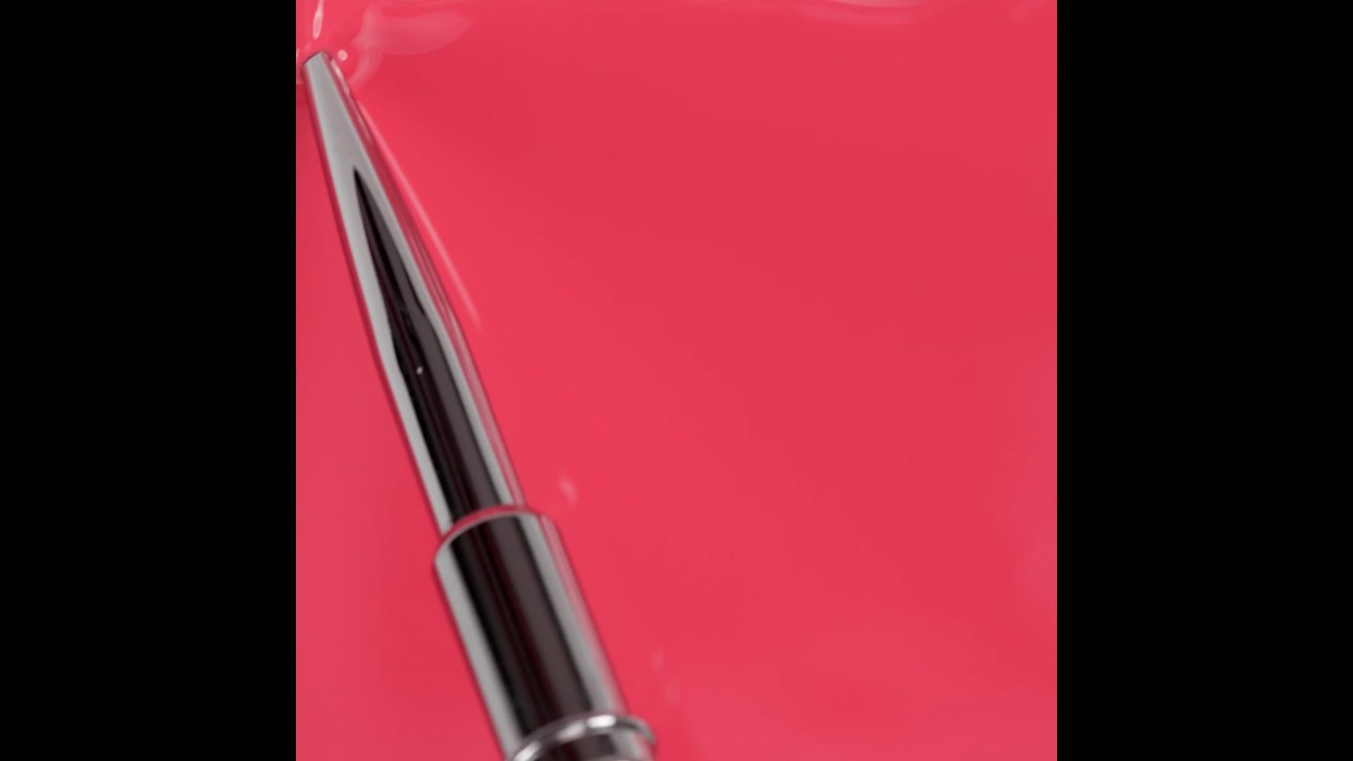Anwendung von UV Nagellack SP687 Strawberry Frappè