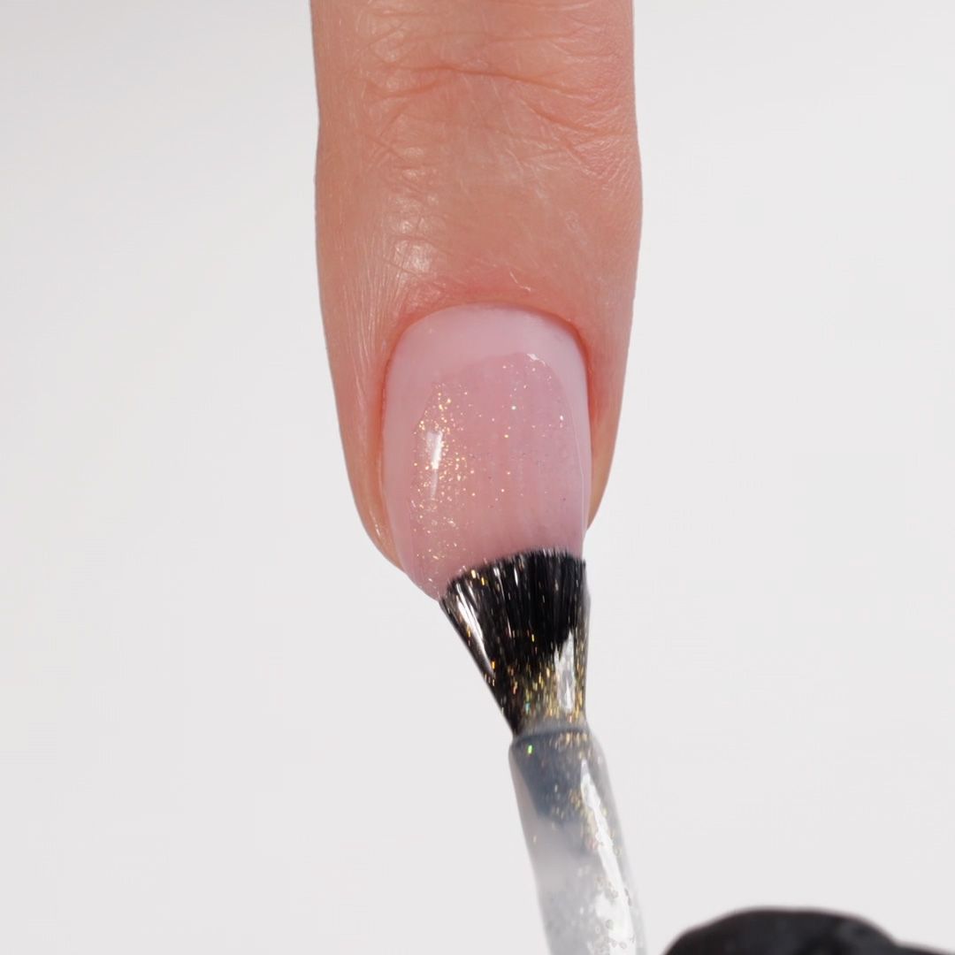 Anwendung von UV Nagellack SP381 Crown