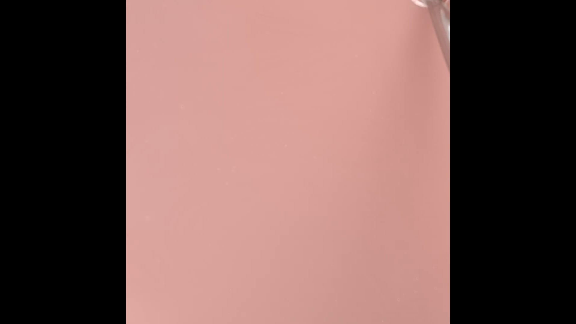 Aplicación de Esmalte semipermanente SP616 Milky Blush