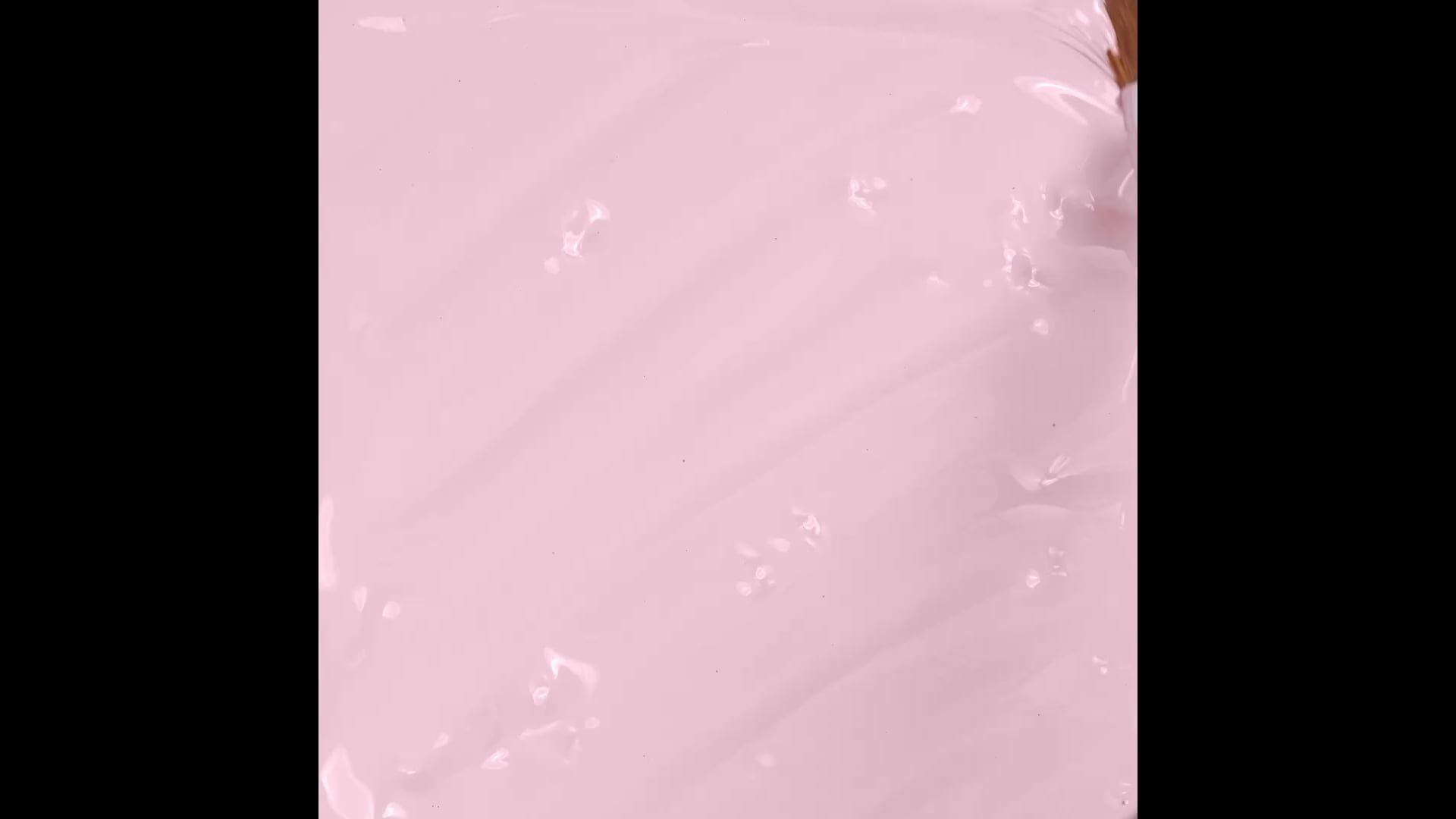Application of Gel colour A84 Milkshake