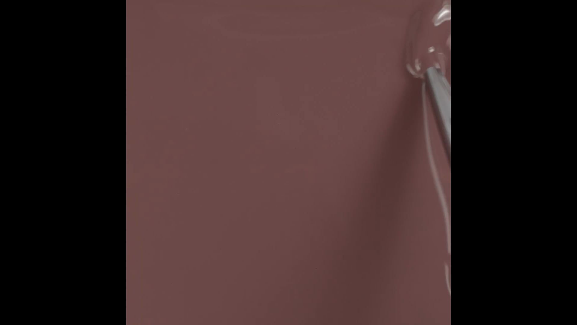 Application de Vernis semi-permanent SP590 Warm Taupe
