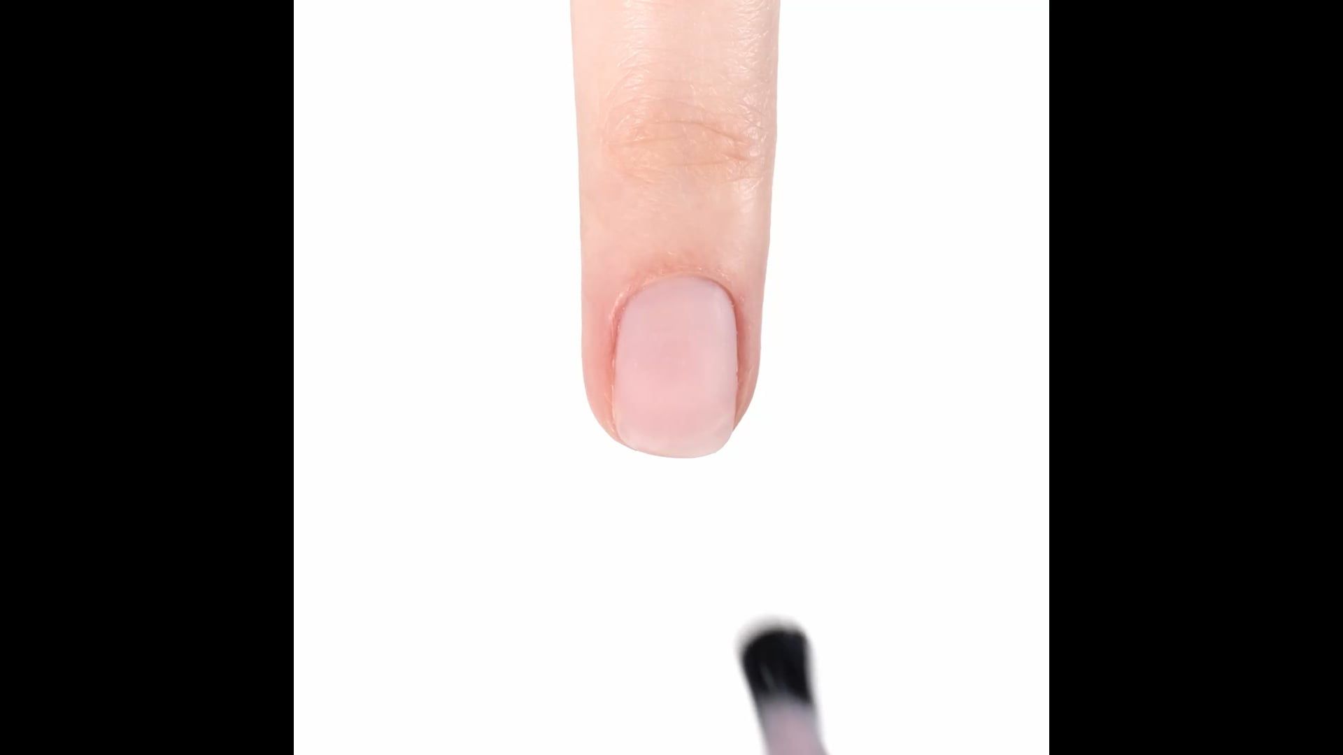 Application de Vernis semi-permanent VS505 Milky Ballerina