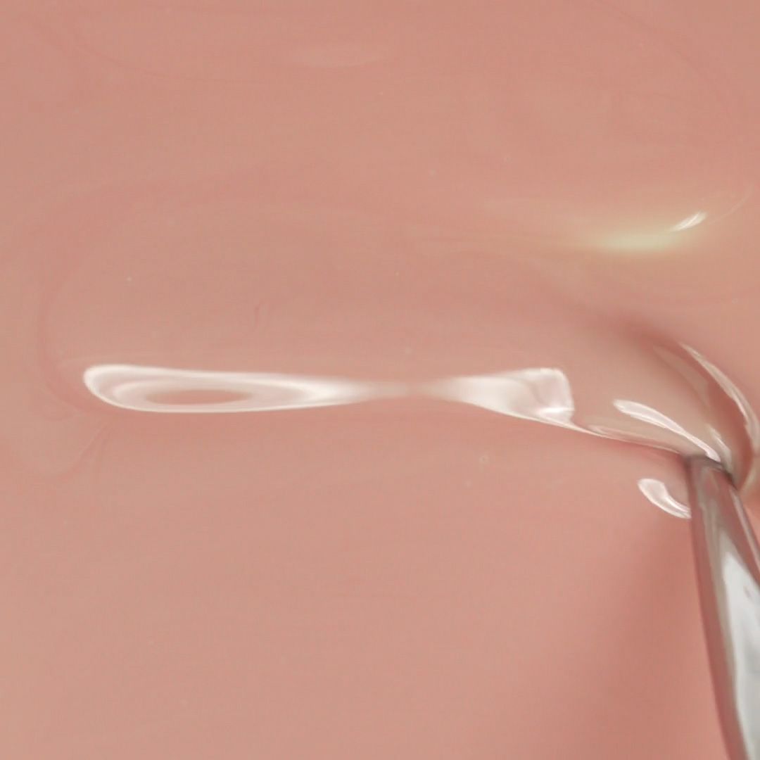 Application of Gel Nail Polish GP93 Stéphanie 