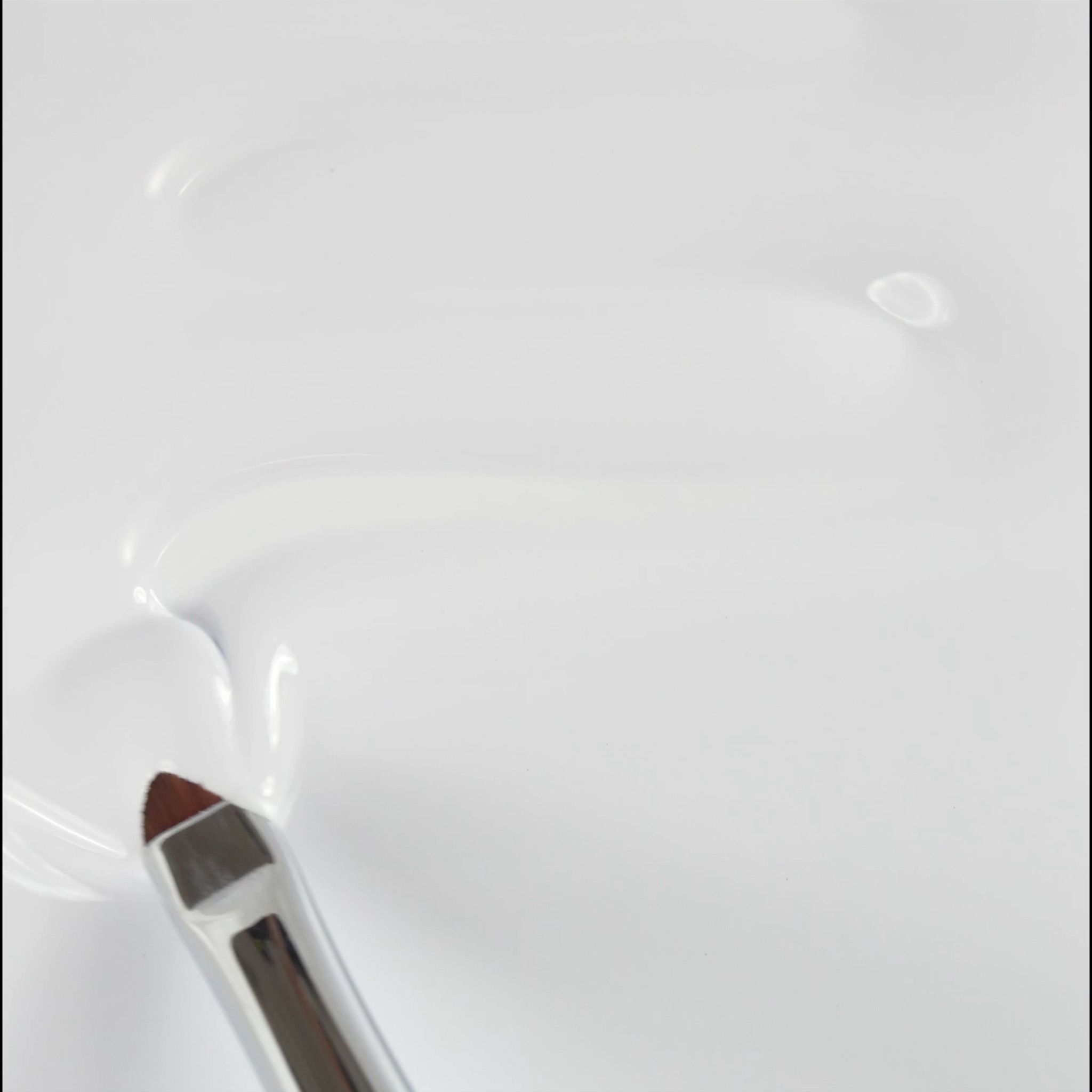 Application of Gel colour F01 Pure White