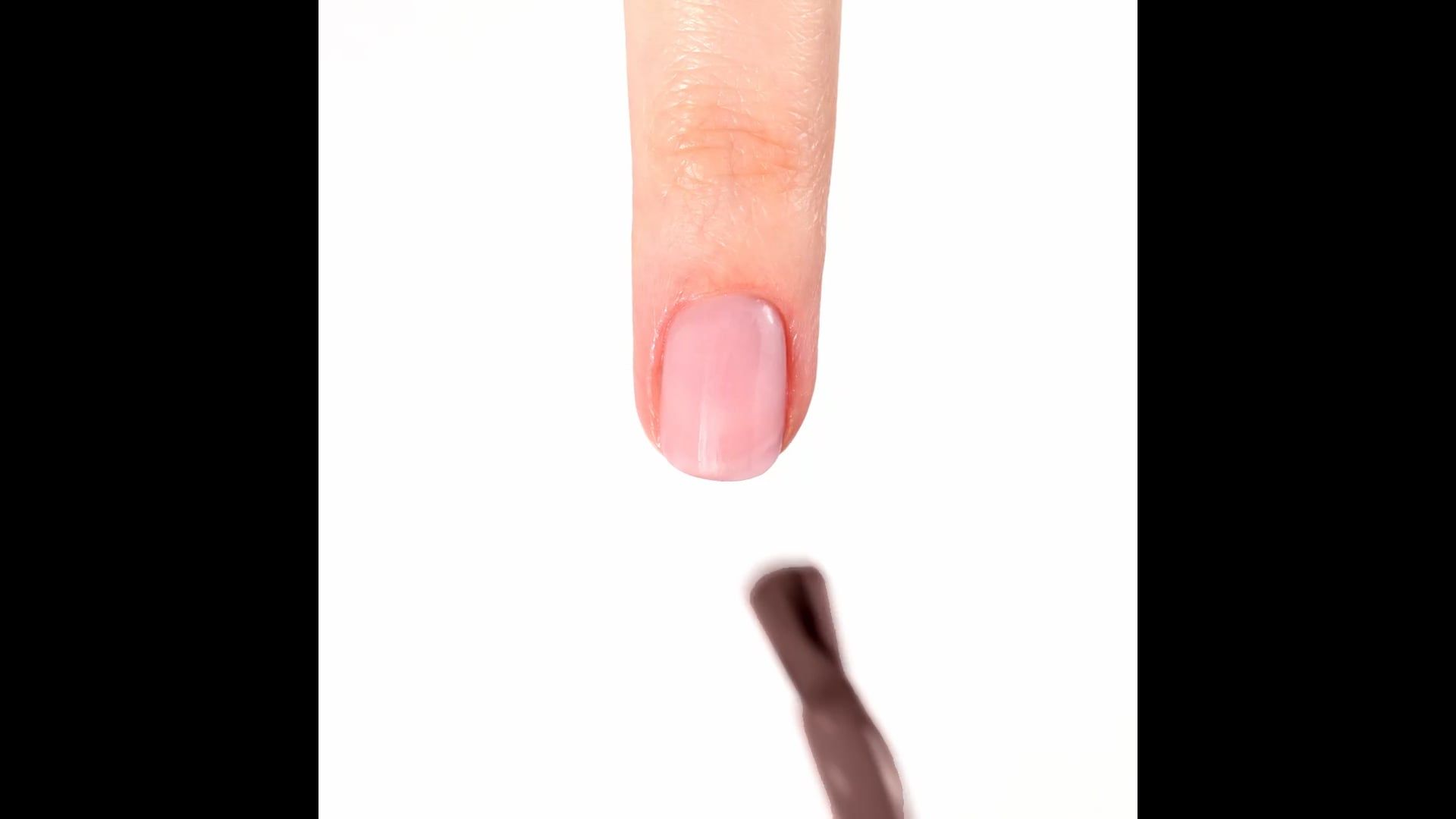 Aplicación de Esmalte Semipermanente SP590 Warm Taupe
