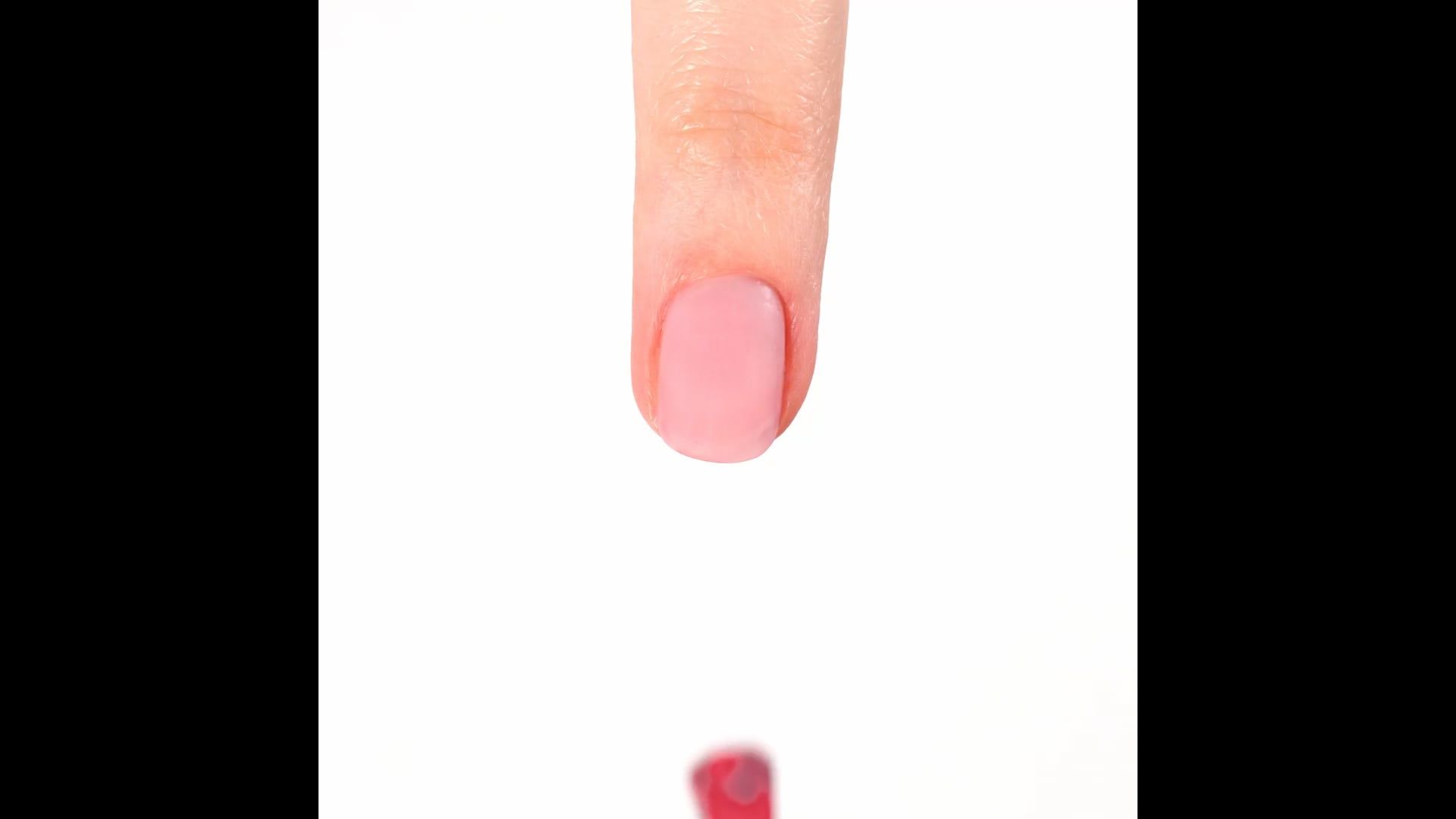 Anwendung von UV Nagellack SP687 Strawberry Frappè