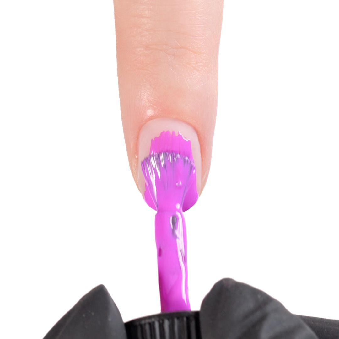 Application de Vernis semi-permanent SP571 Rich Violet