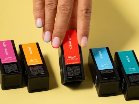 Bunte Micro-French-Maniküre