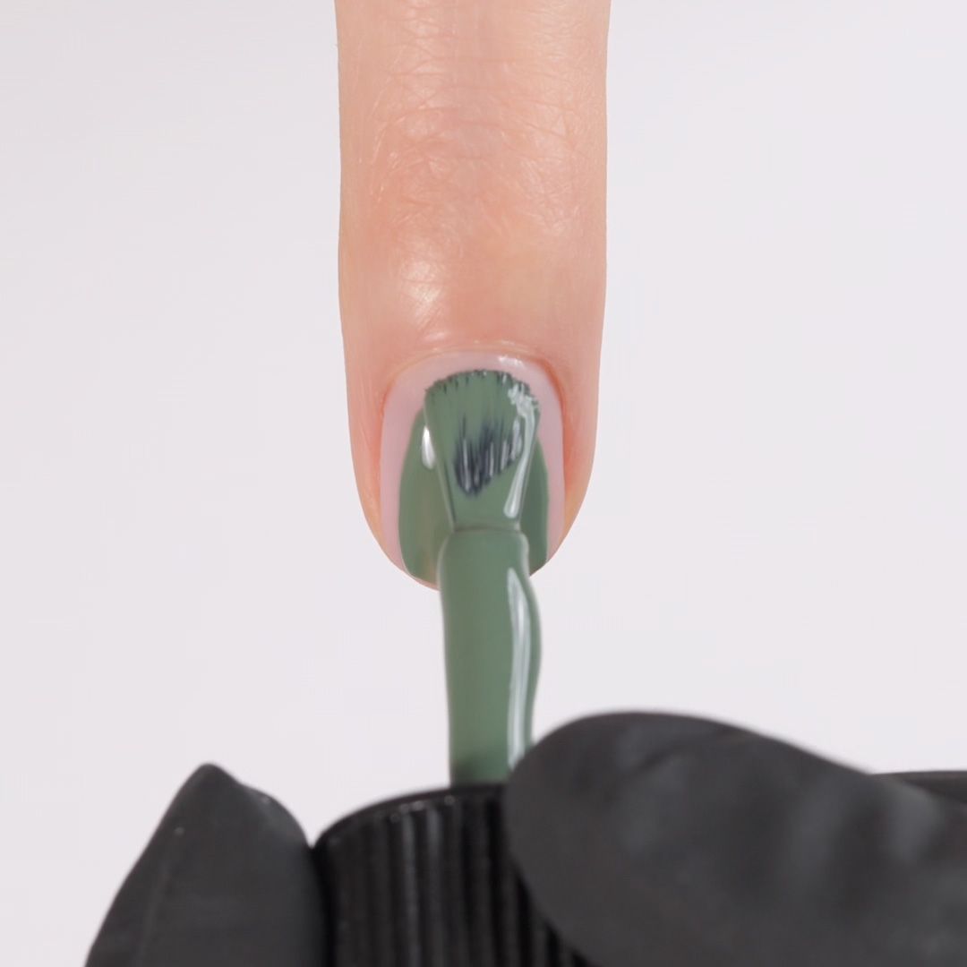 Application of Gel Nail Polish GP420 Lifetime