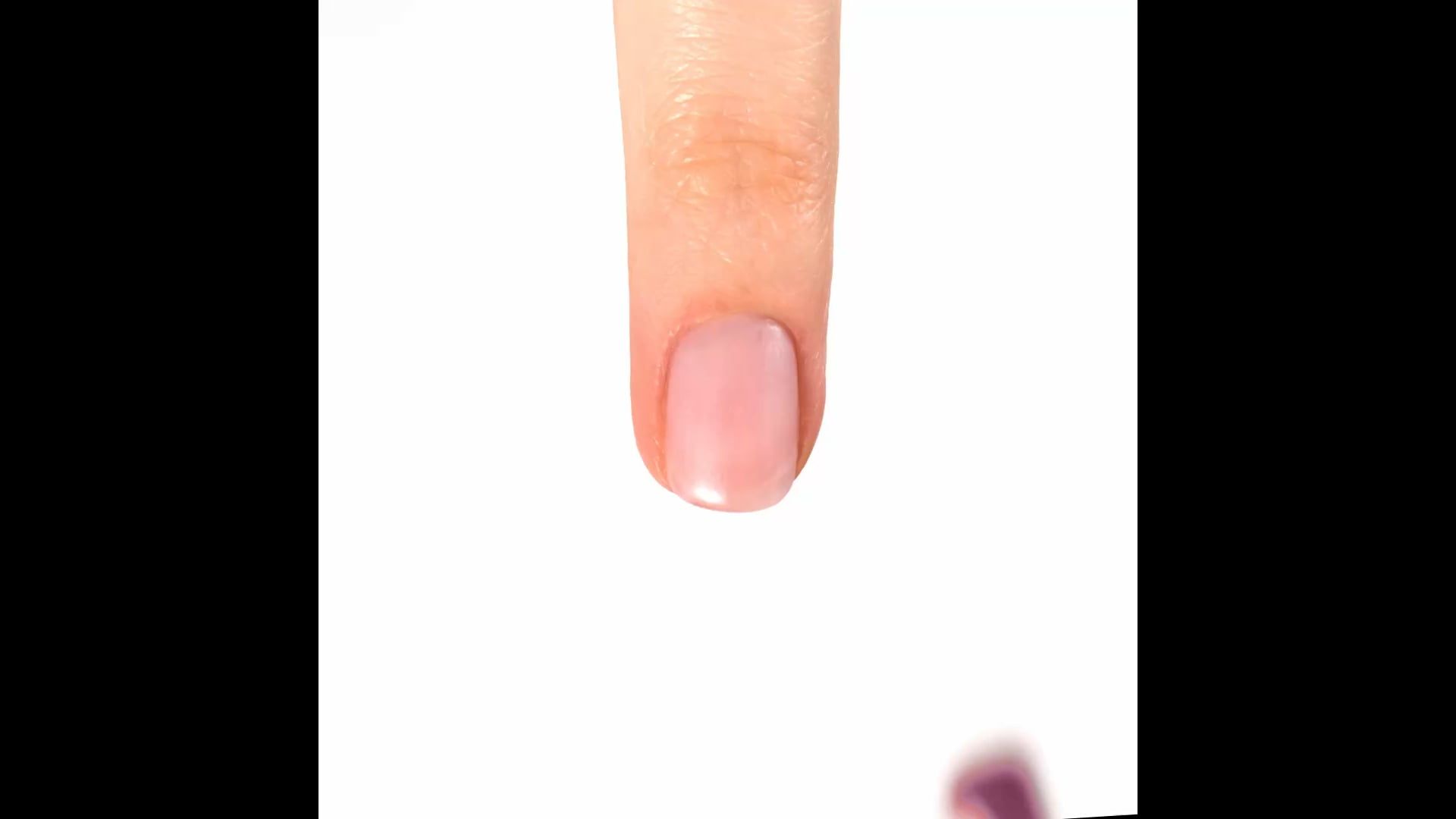 Aplicación de Esmalte Semipermanente EP144 Must