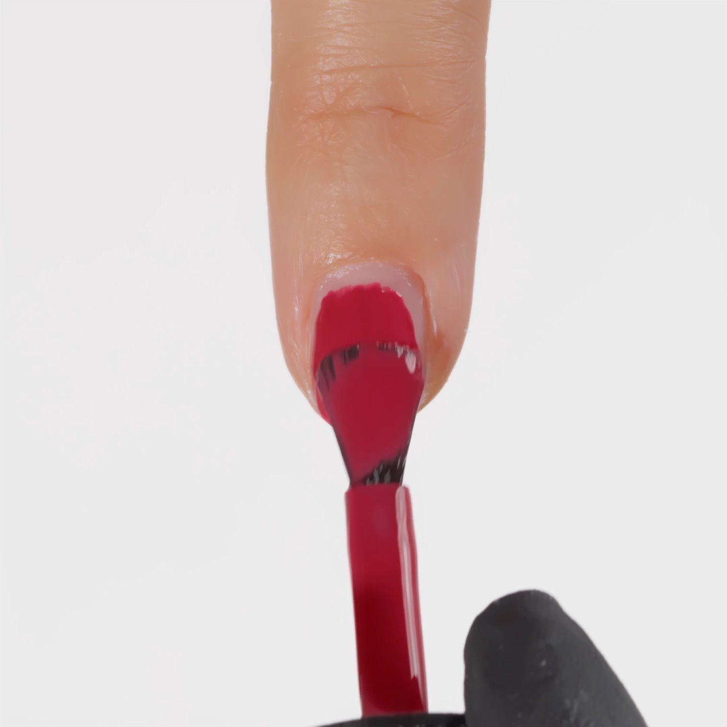 Anwendung von Nagellack NP563 Bougainvillea