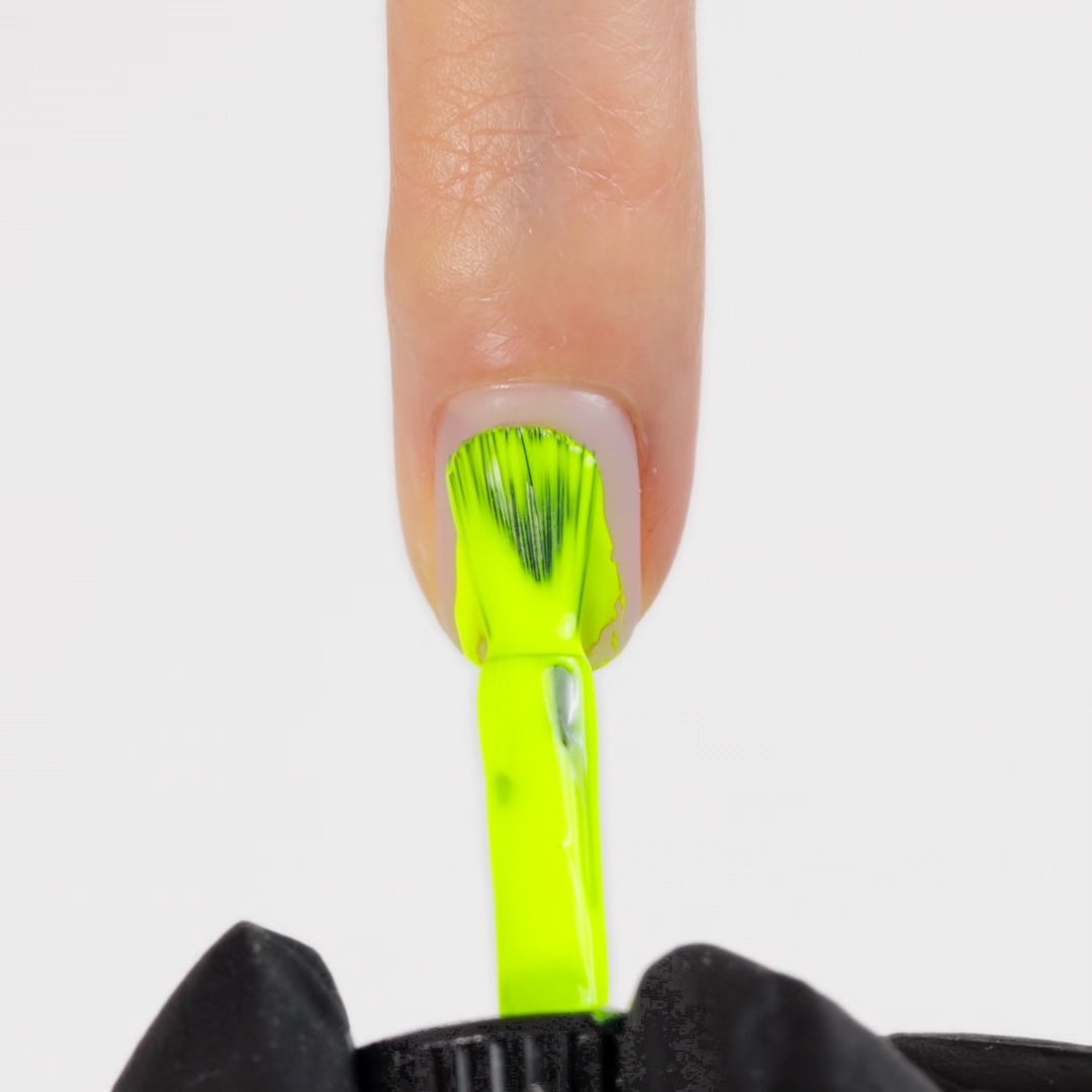 Application of Gel Nail Polish GP406 Hun 