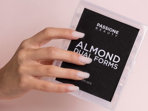 Reconstrucción de uñas con tips en gel