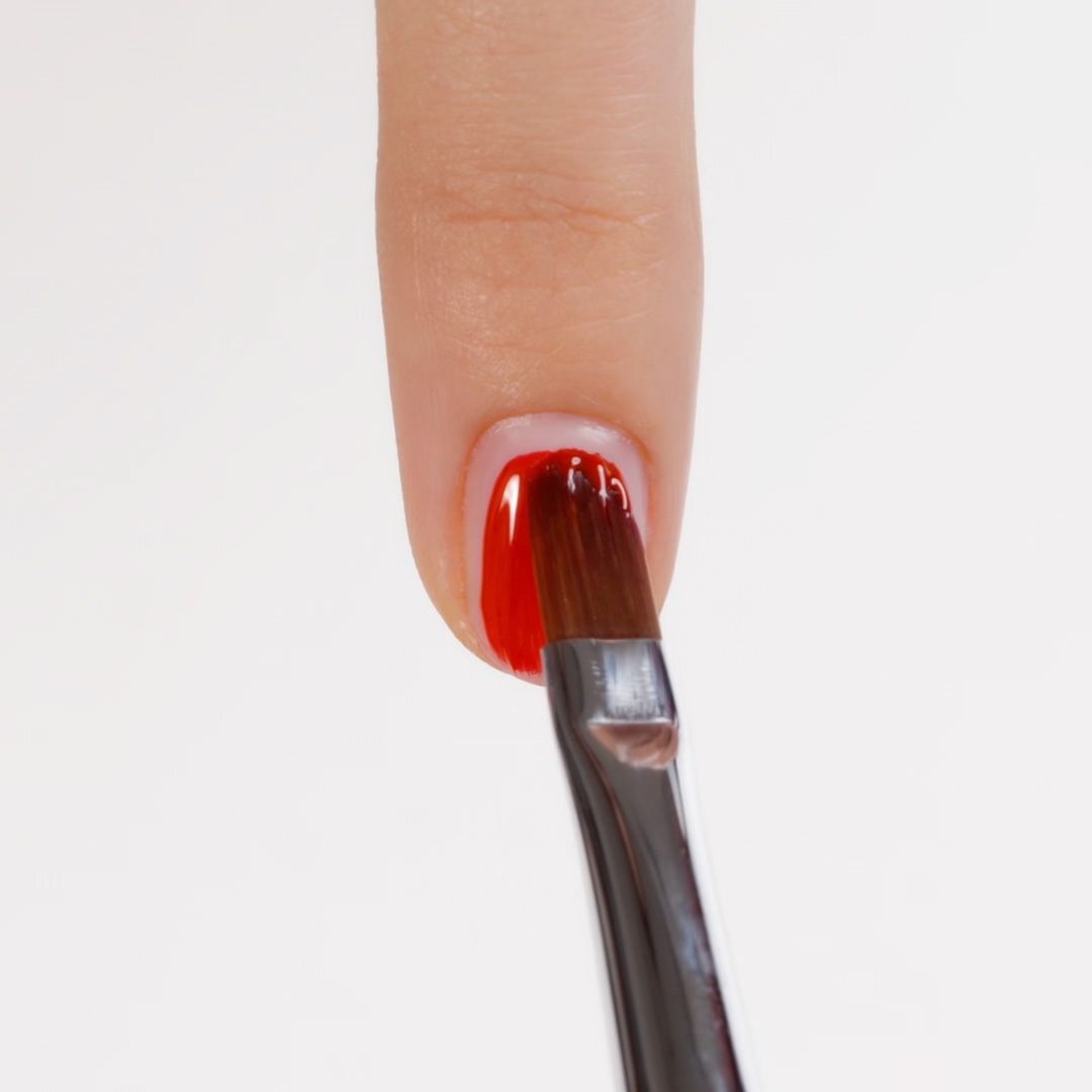 Application de Gel Couleur F95 Classic Red