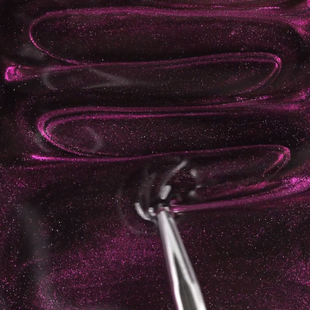 Anwendung von UV Nagellack SP618 Fandango Velvet Cat's Eye