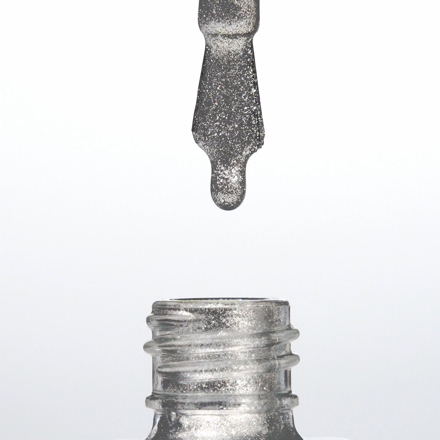 Anwendung von Nagellack NP622 Party Silver