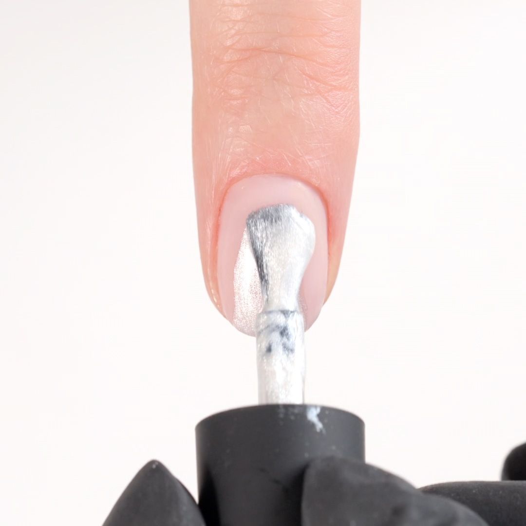 Aplicación de Esmalte Semipermanente SPM4 White Metal