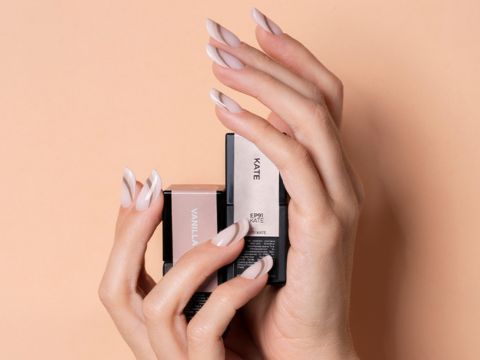 Tripla manicura francesca, tono café