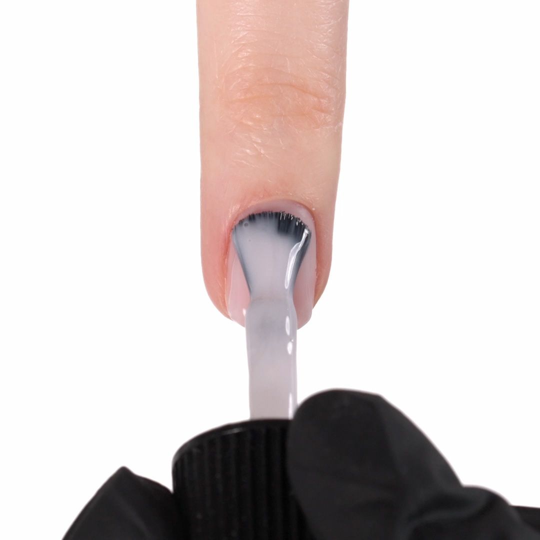 Anwendung von UV Nagellack NL263 Milky Rose