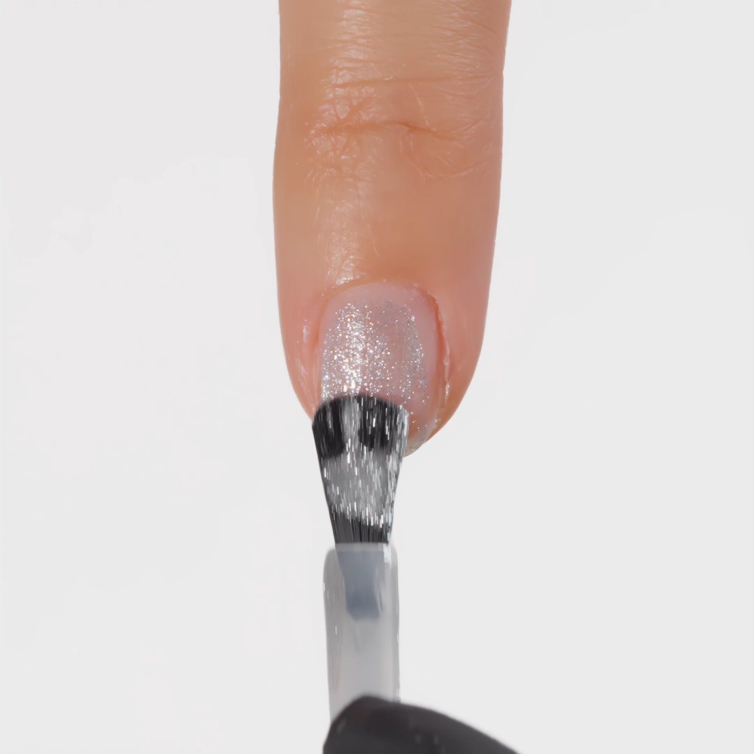 Anwendung von Nagellack NP622 Party Silver