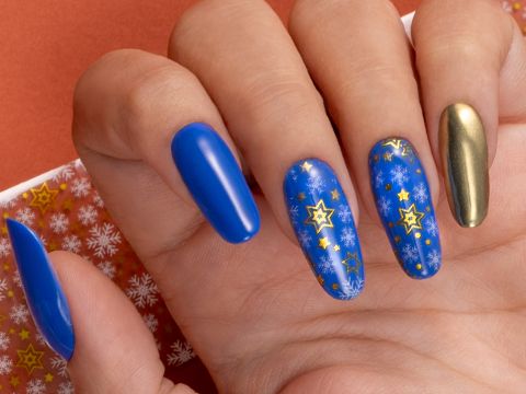 Easy christmas manicure