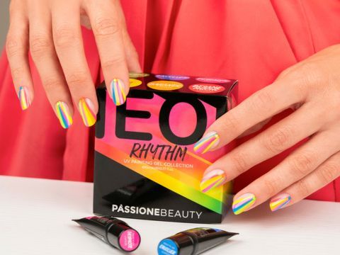 Fluo Rainbow Nail Art