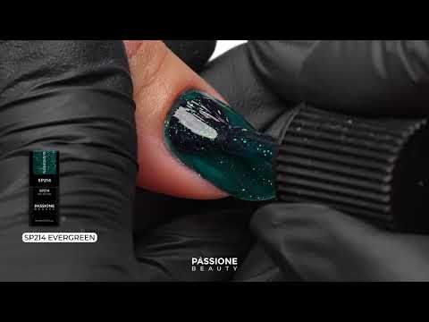 Christmas Nails | Ongles de Noël avec houx