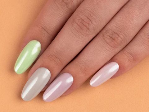 Maniküre mit Pastell und Pigmenten