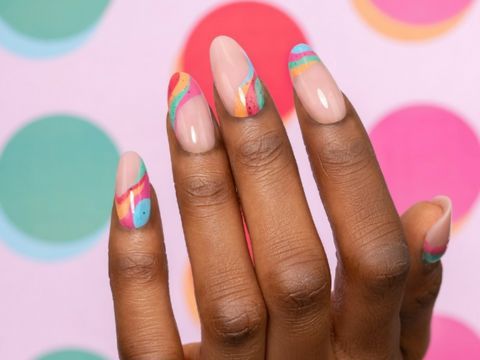 Nailart mit gepunkteten Farben