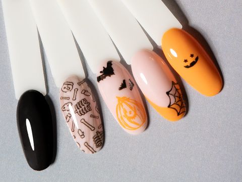 Manucure halloween stamping