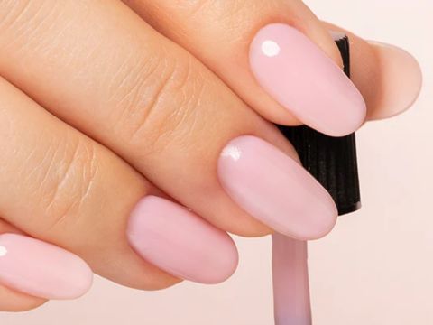 Manucure nude rosée