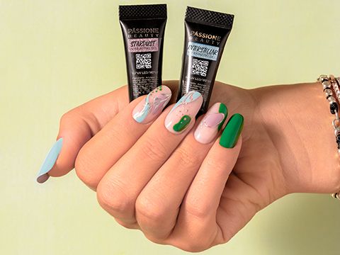 Nail Artpitón dorado