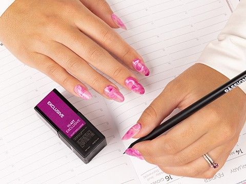 Pink Clouds! | Unghie effetto marmo