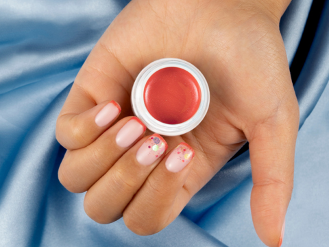 Manicura francesa veraniega y brillibrilli