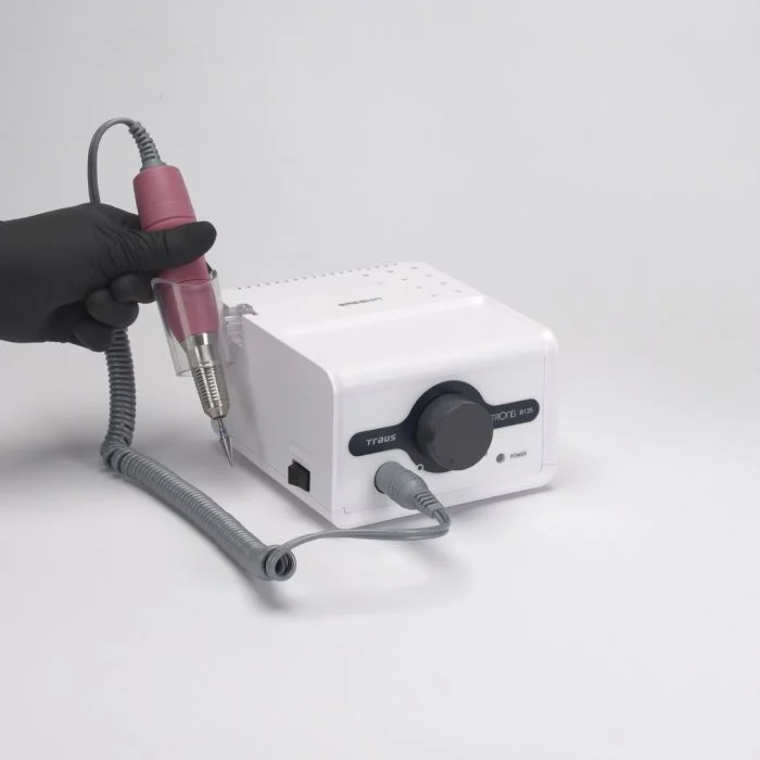 Anwendung von Saeshin Strong B135 Fräser mit Handstück 120II – Rosa