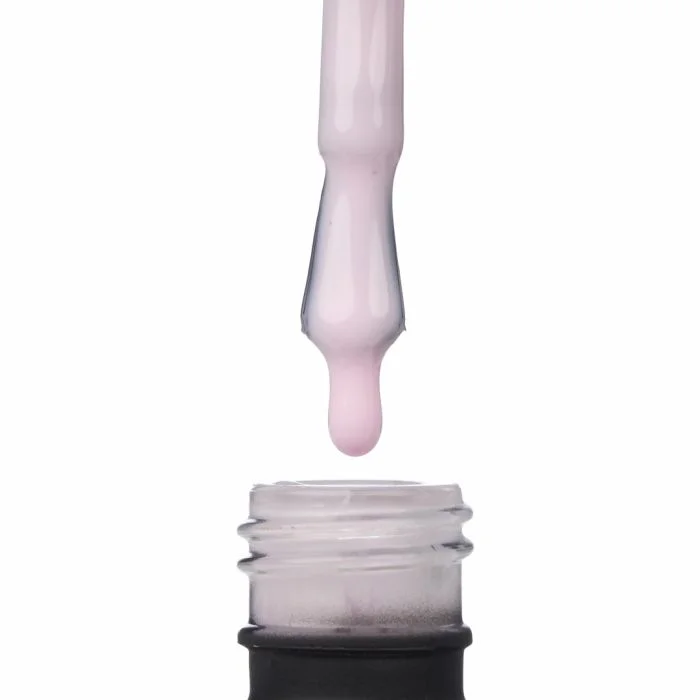 Anwendung von Master Fiber Base Cover Pink 15 ml