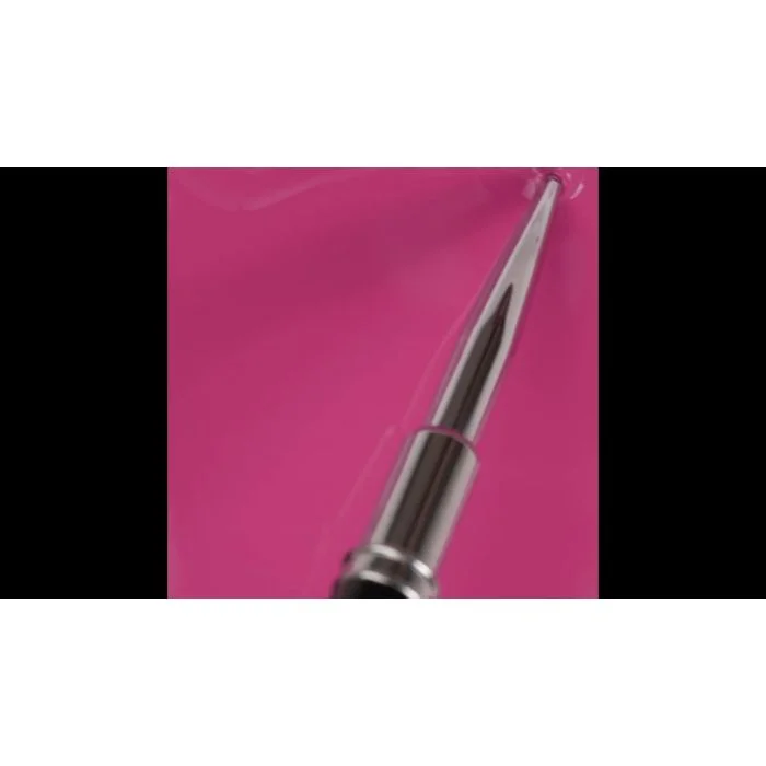 Anwendung von UV Nagellack SP557 Dynamic Fuchsia