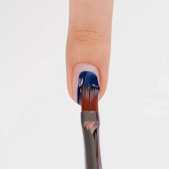 Application de Gel couleur C105 Atlantic