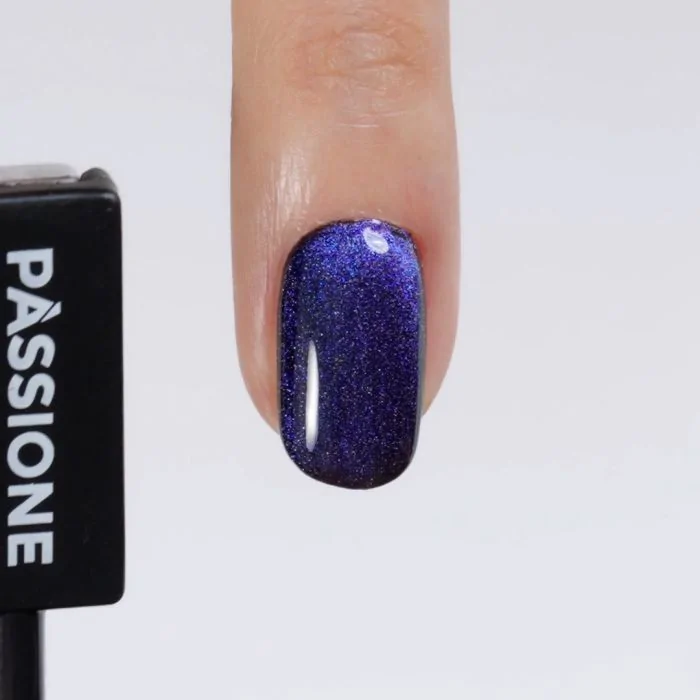 Anwendung von UV-Nagellack SP152 Blue 5D Cat Eye