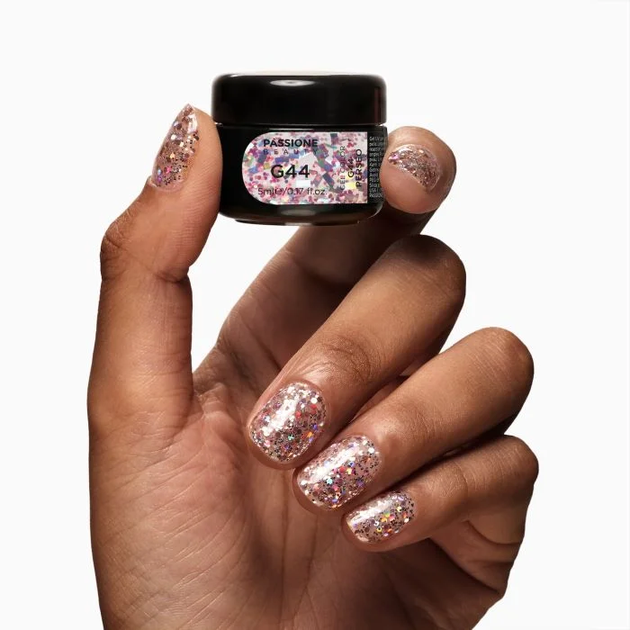 Glitter Farbgel G44 Perseo - Farbgel in transparent mit roten Glitter und Holo Lametta - Detail 1