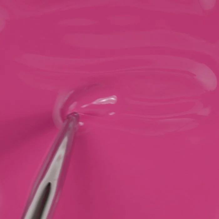 Anwendung von UV Nagellack SP557 Dynamic Fuchsia